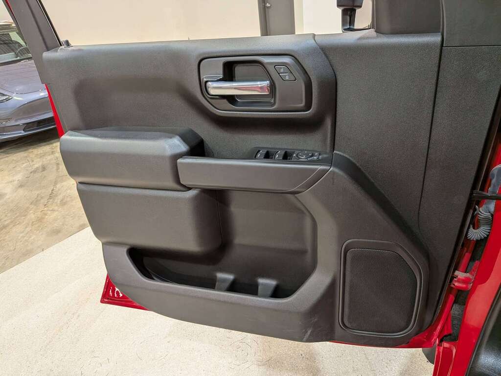 Chevrolet Silverado 1500 4WD Crew Cab 157" Custom Trail Boss 2023 Rouge Val-David - photo #30