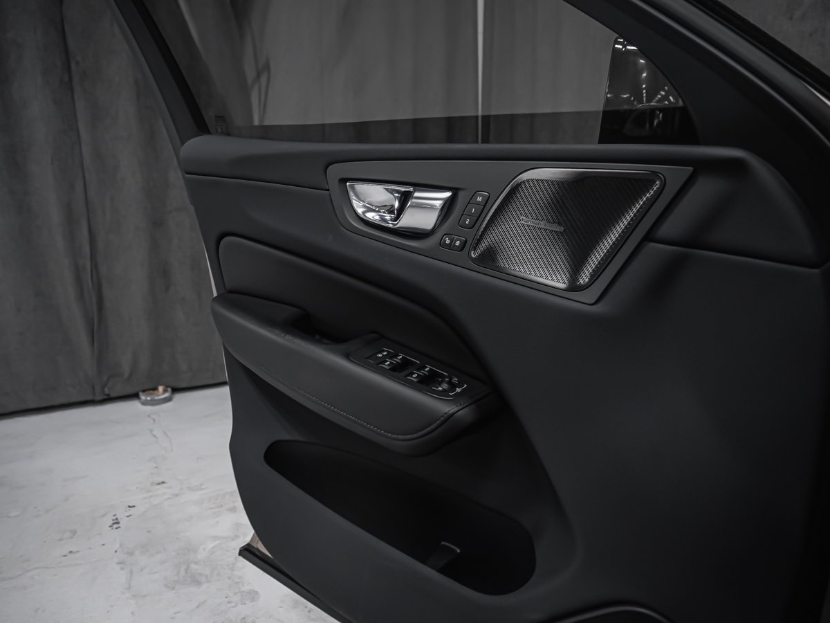 2023 Volvo XC60 B6 PLUS DARK CLIMAT HARMAN KARDON Purple Montreal - photo #8