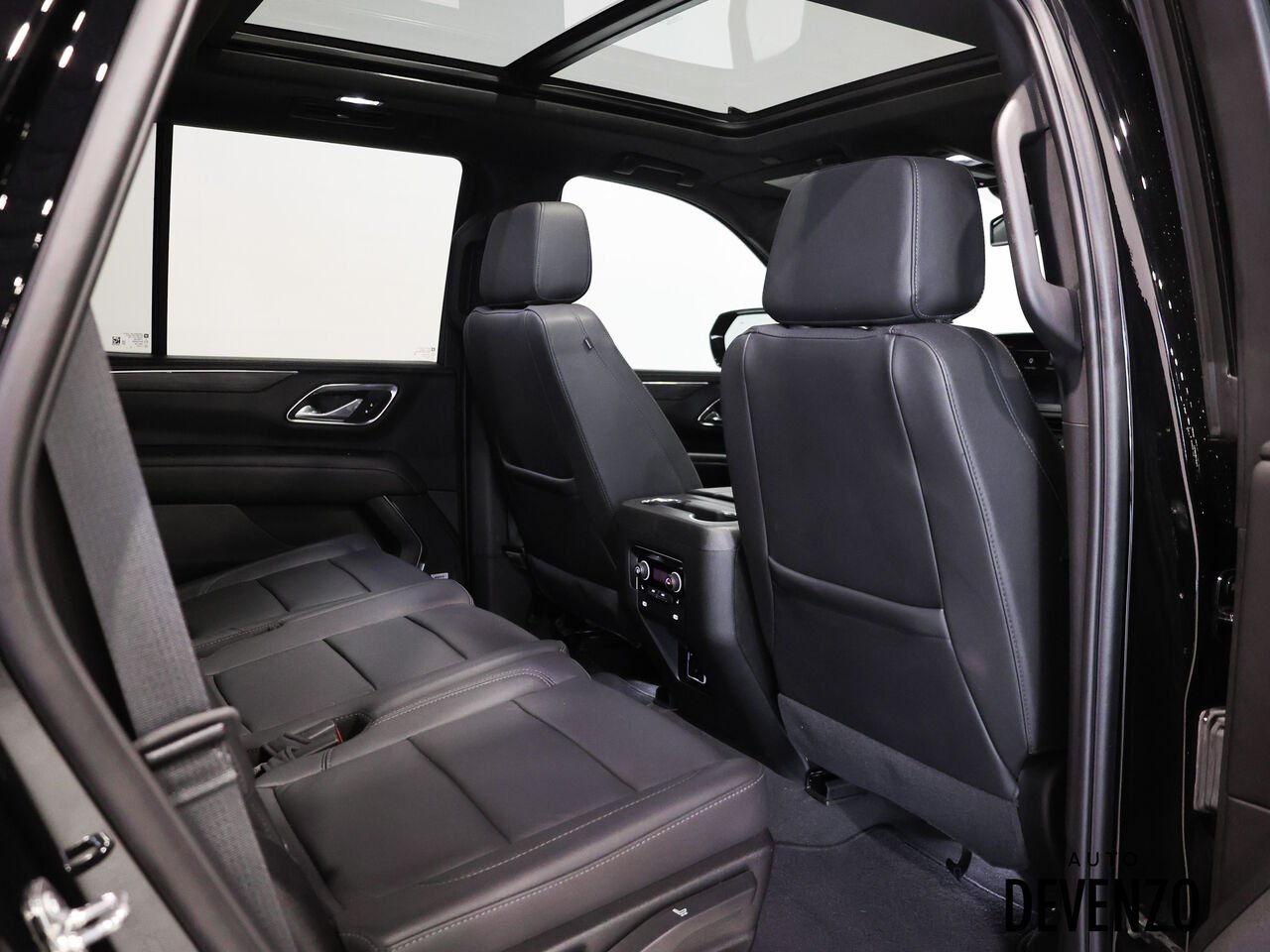 2024 Chevrolet Tahoe Black Saint-Eustache - photo #9