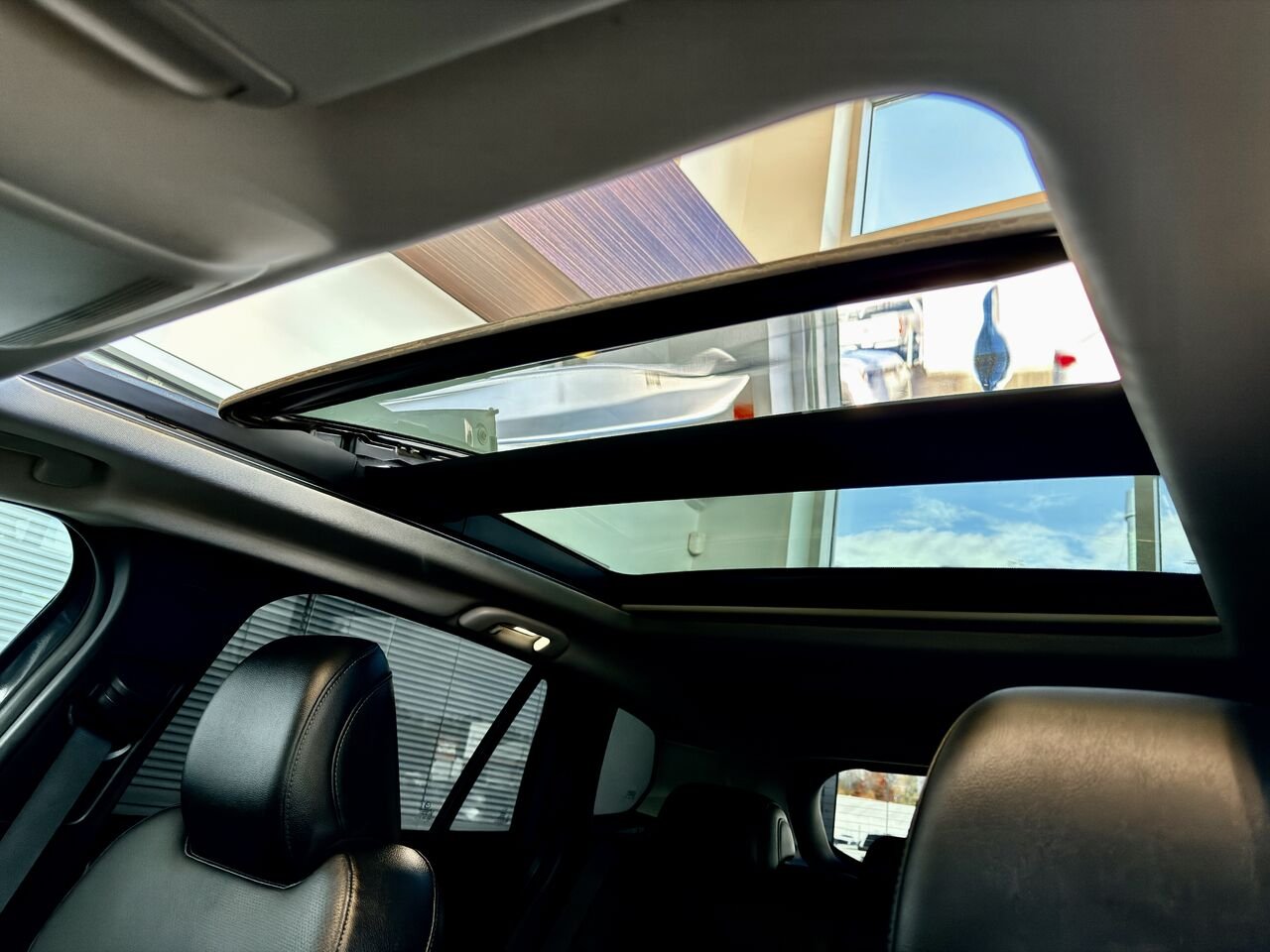 2023 Mazda CX-50 Black Notre-Dame-des-Prairies - photo #17