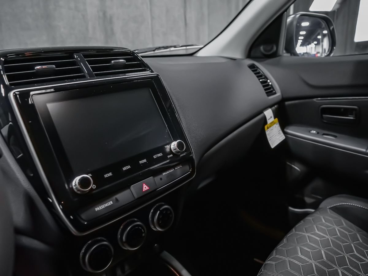 2026 Mitsubishi RVR SE White Diamond Montreal - photo #9