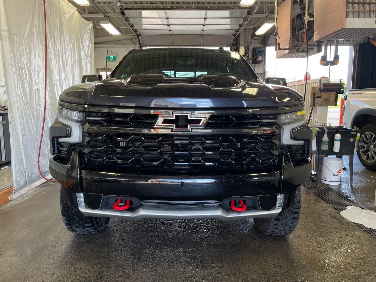 Chevrolet Silverado 1500 ZR2 CREW 4X4 V8 *TOIT* NAV SIÈGES VENTIL BOSE HUD 2023 Gris Saint-Jérôme - photo #4