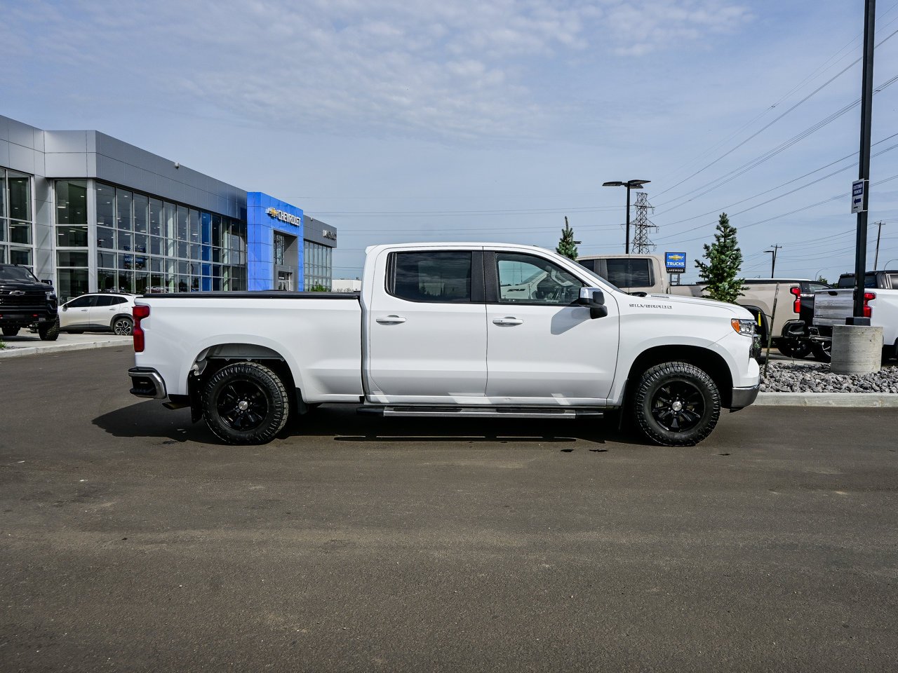 2024 Chevrolet Silverado 1500 4WD Crew Cab 147 LT White Sherwood Park - photo #14