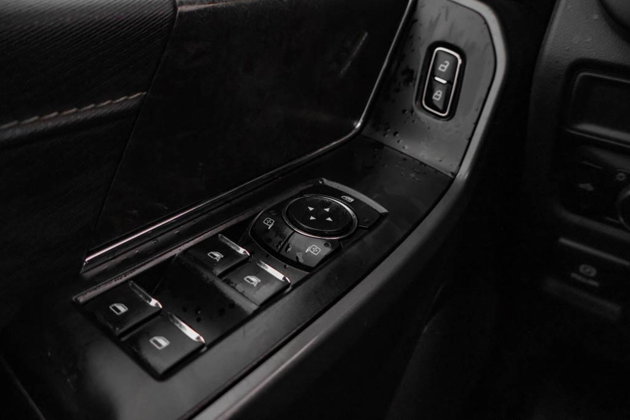 2025 Ford F-150 XLT 4WD SuperCrew 5.5' Box White Sherwood Park - photo #15