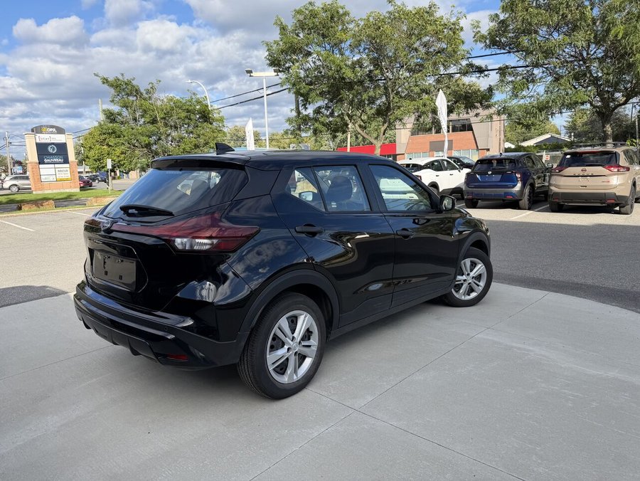 2024 Nissan Kicks S TA Black
