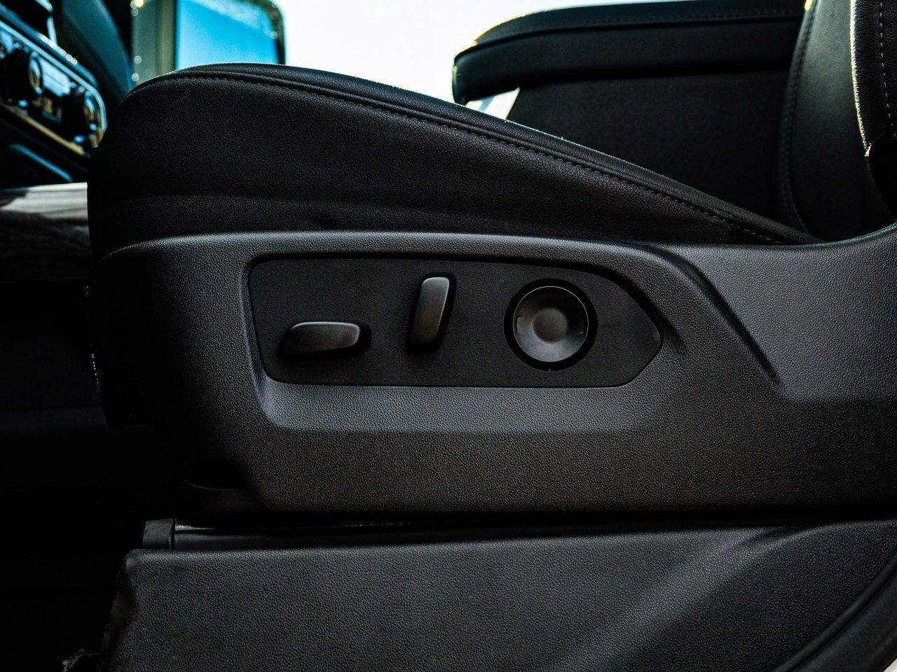 2026 Chevrolet Silverado 3500HD 4WD Crew Cab 159 LTZ White Sherwood Park - photo #22