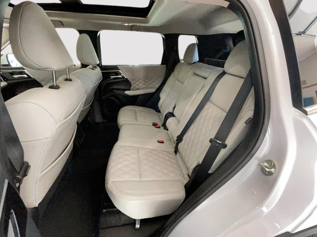 Mitsubishi OUTLANDER 2023 Blanc Mont-Laurier - photo #19