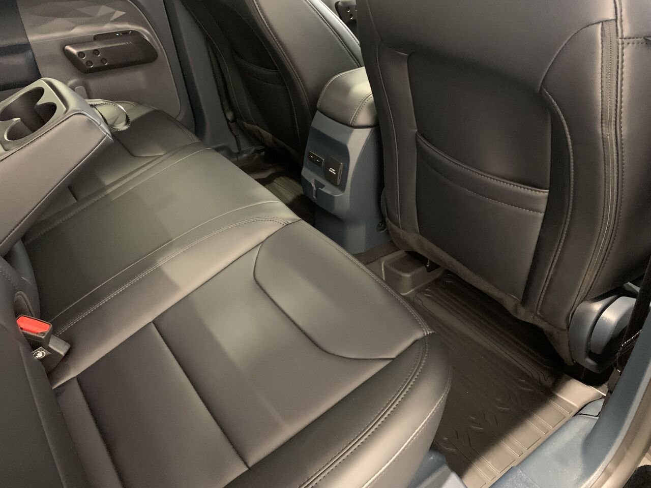 2026 Ford Maverick LARIAT HYBRIDE Black Saint-Eustache - photo #12