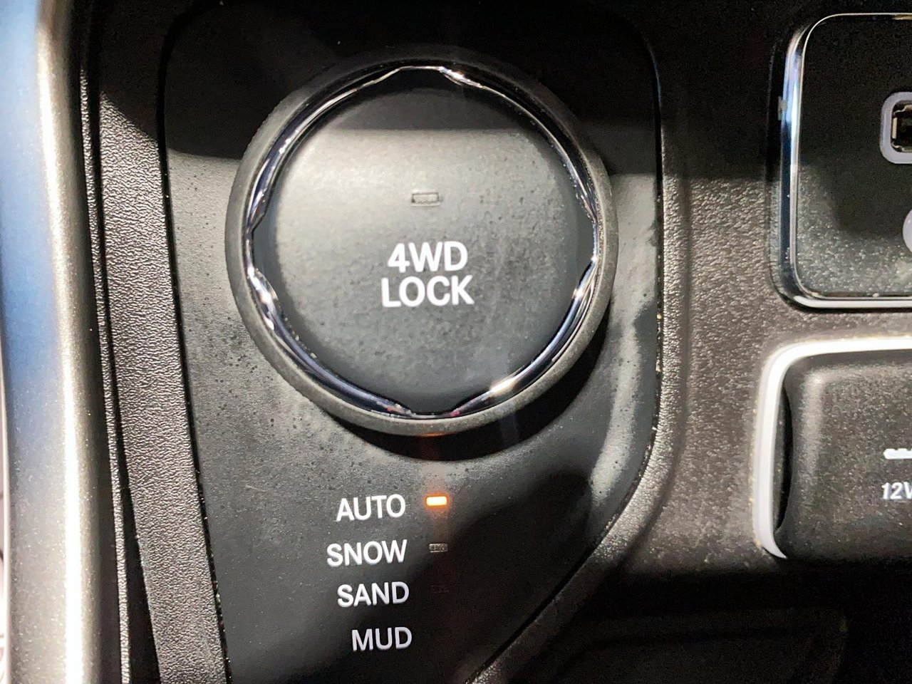 Jeep Compass NIV 3C4NJDAB1JT265170 2018 Gris Chicoutimi - photo #14
