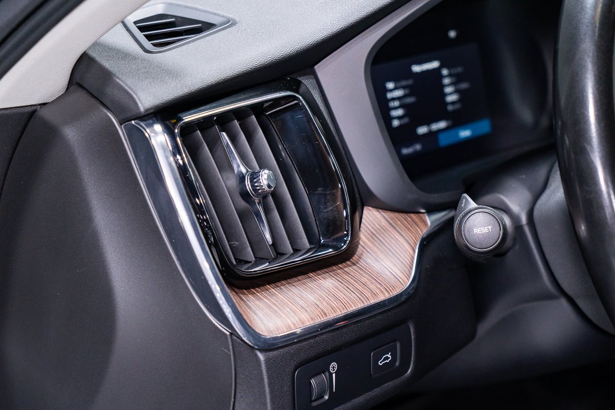2022 Volvo XC60 B6 MOMENTUM PREMIUM CLIMAT HARMAN KARDON Grey Montreal - photo #12