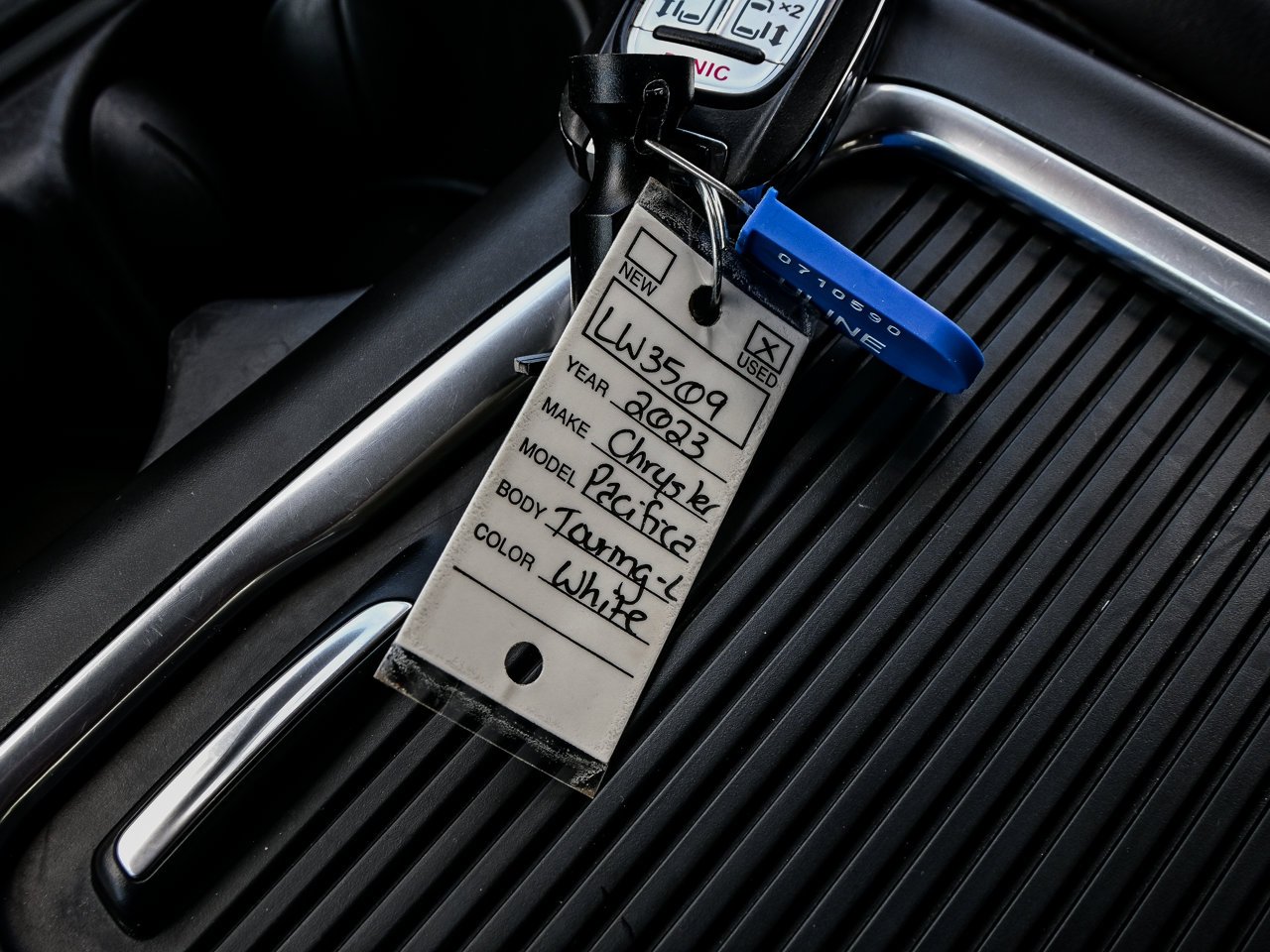 2023 Chrysler Pacifica Touring L AWD White Sherwood Park - photo #26