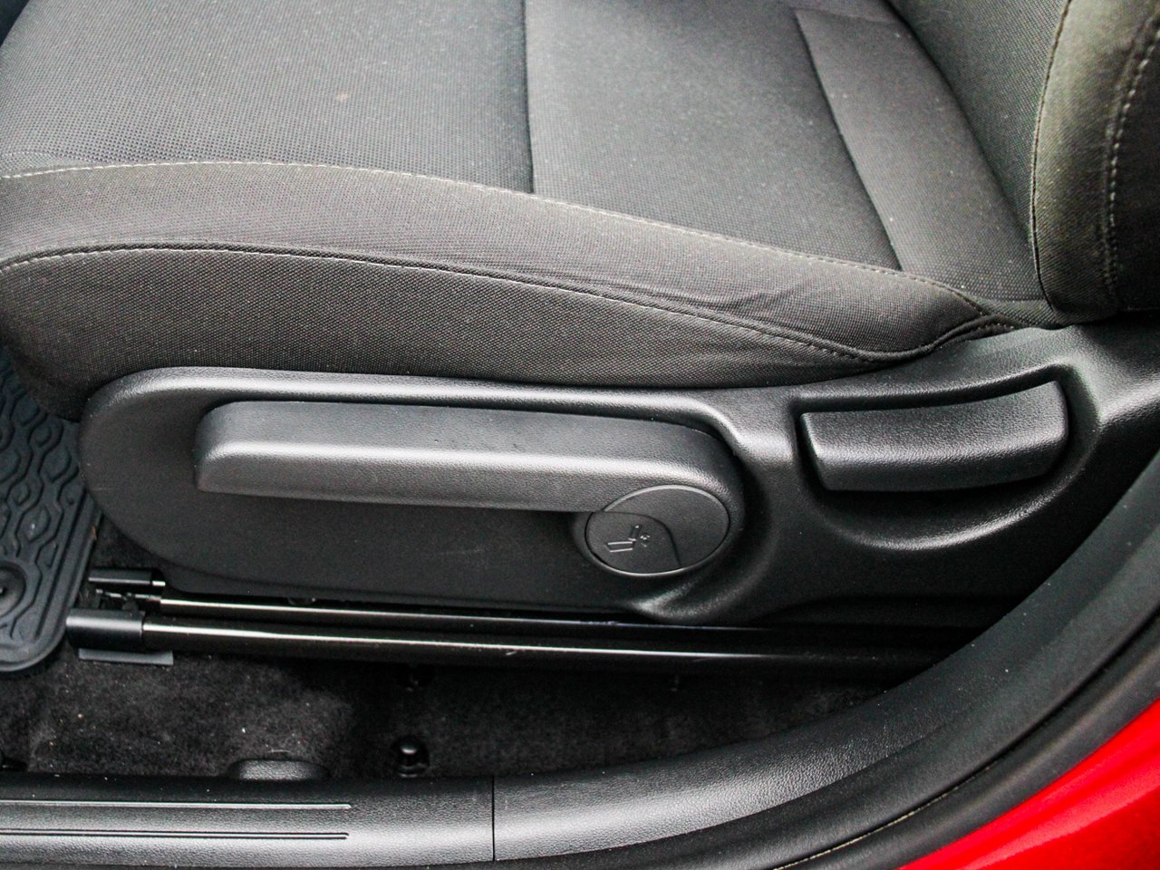 2024 Hyundai Kona 2.0L Preferred AWD Red Sherwood Park - photo #14
