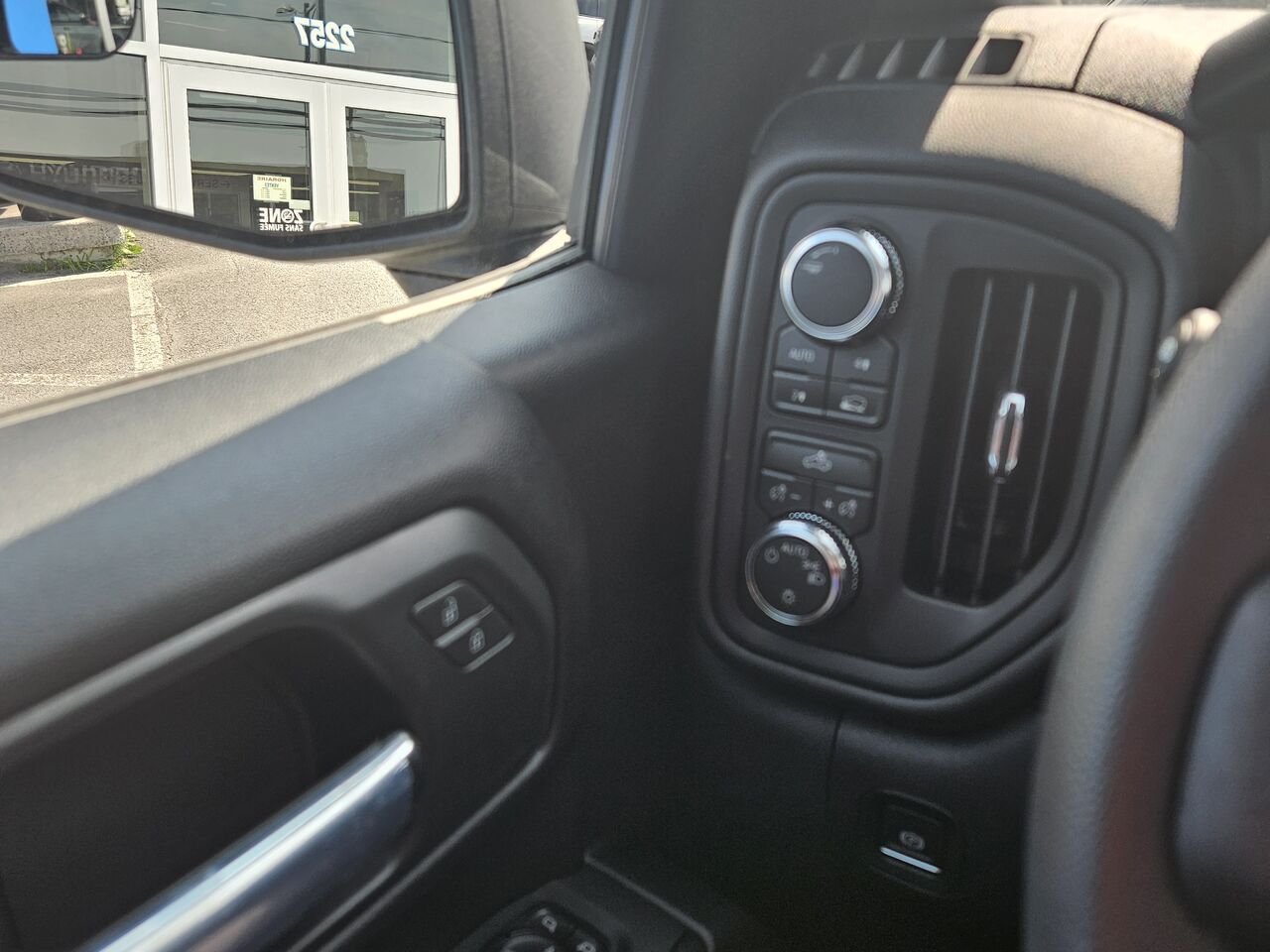 GMC Sierra 1500 Pro cabine multiplace 4RM 157 po 2026 Noir onyx Thetford Mines - photo #12