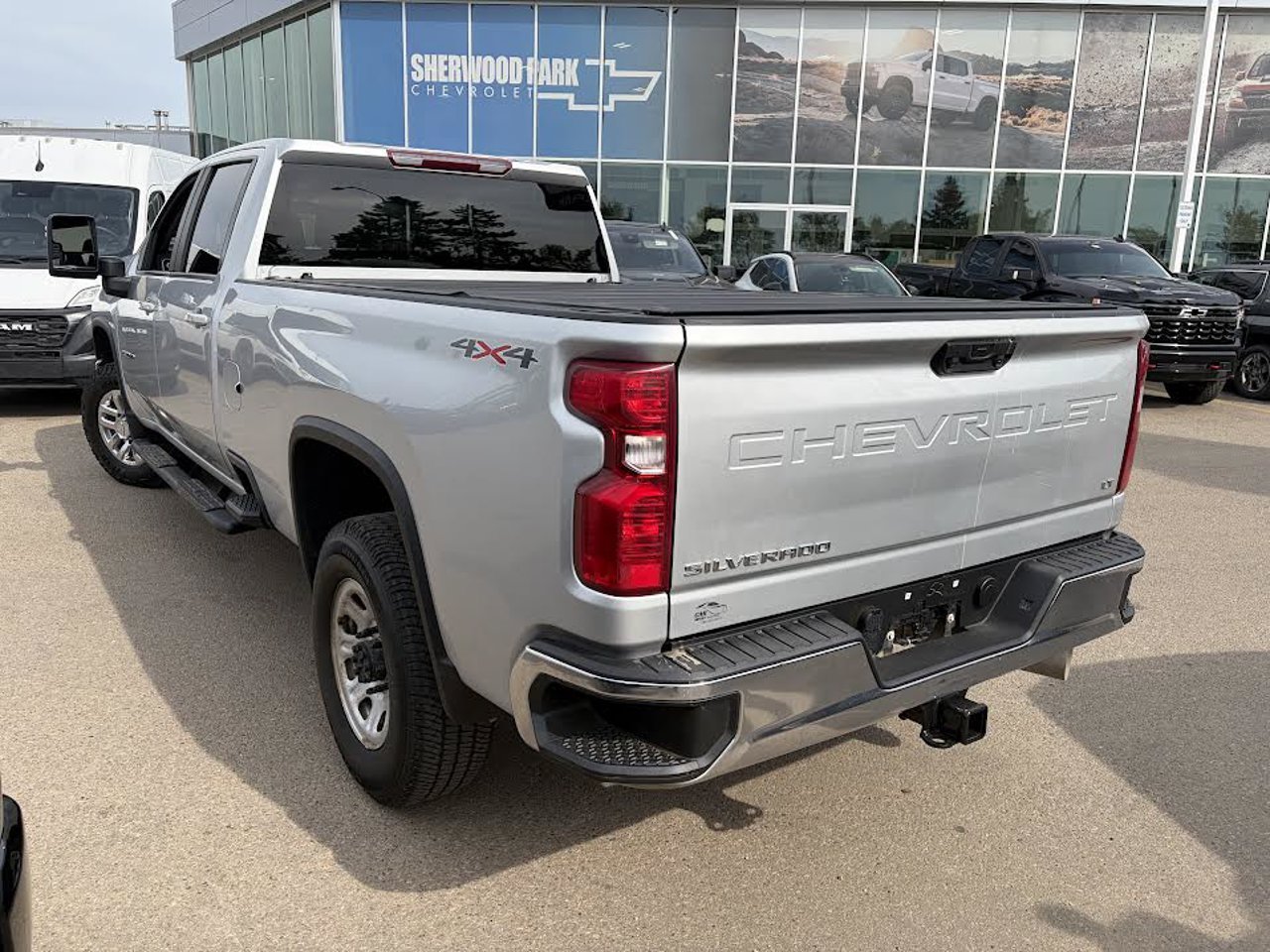 2022 Chevrolet Silverado 2500HD 4WD Crew Cab 159 LT Grey Sherwood Park - photo #3