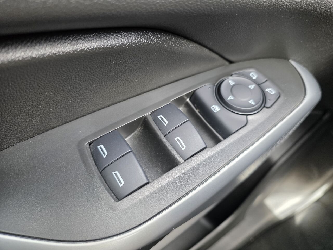 Chevrolet Trax LS 2025 Rouge Mont-Laurier - photo #16