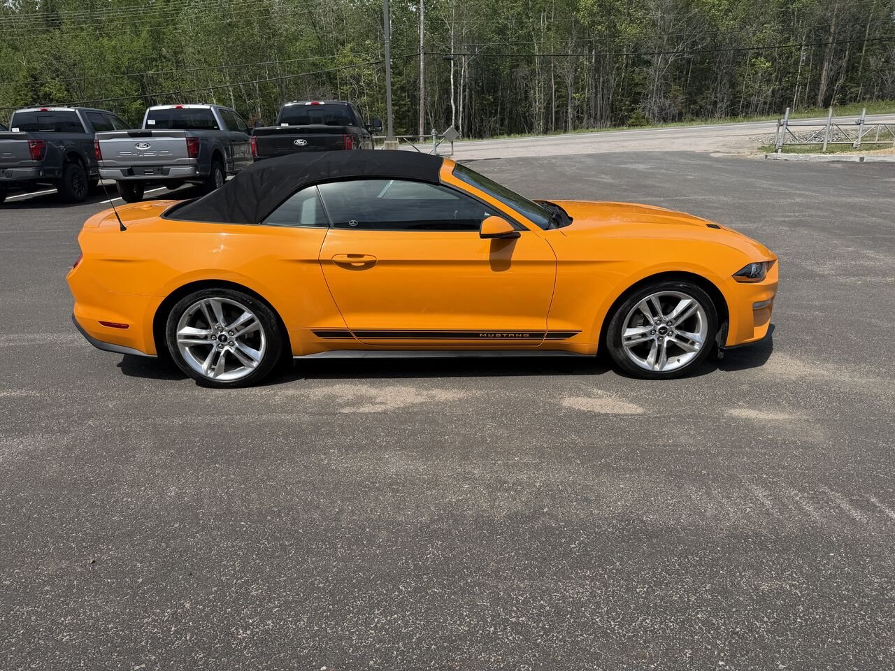 2018 Ford Mustang Orange Mont-Laurier - photo #5
