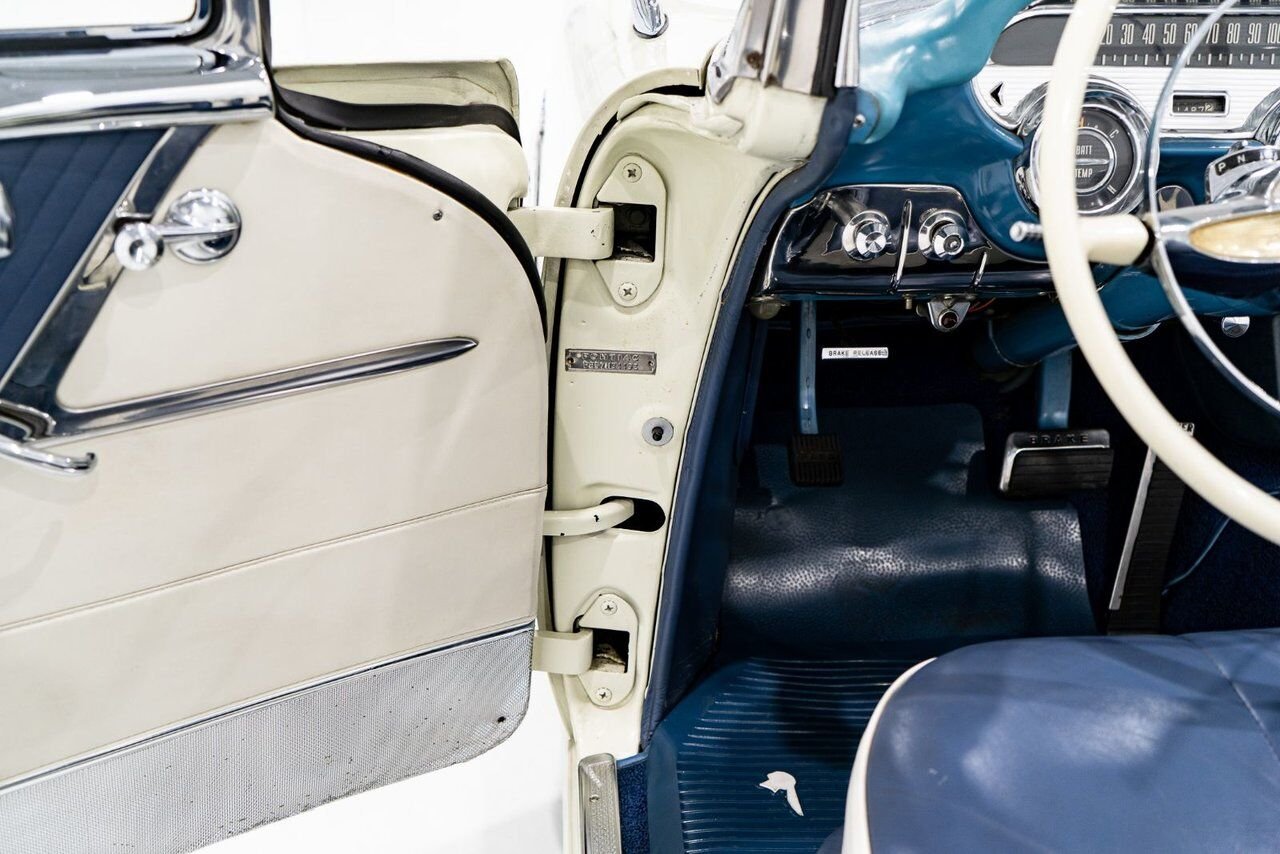 Pontiac Bonneville *PRICE IN USD* Fuel injected 347/315HP 1 of 630 produced 1957 Blanc Montréal - photo #86