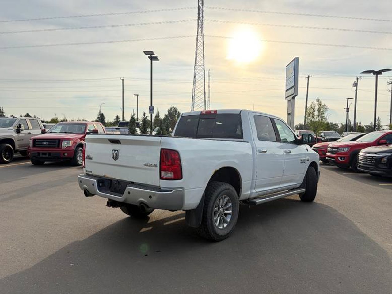 2013 Ram 1500 4WD Crew Cab 140.5 SLT White Sherwood Park - photo #4