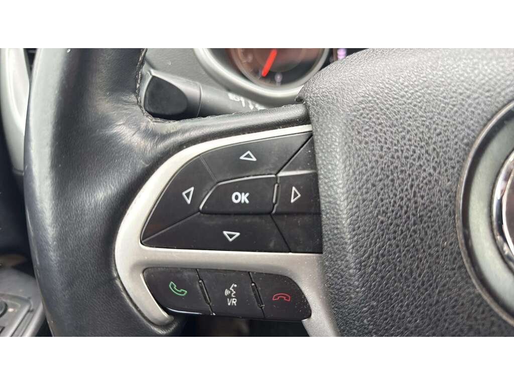 2016 Jeep Cherokee 4WD 4dr North Red Gatineau - photo #10