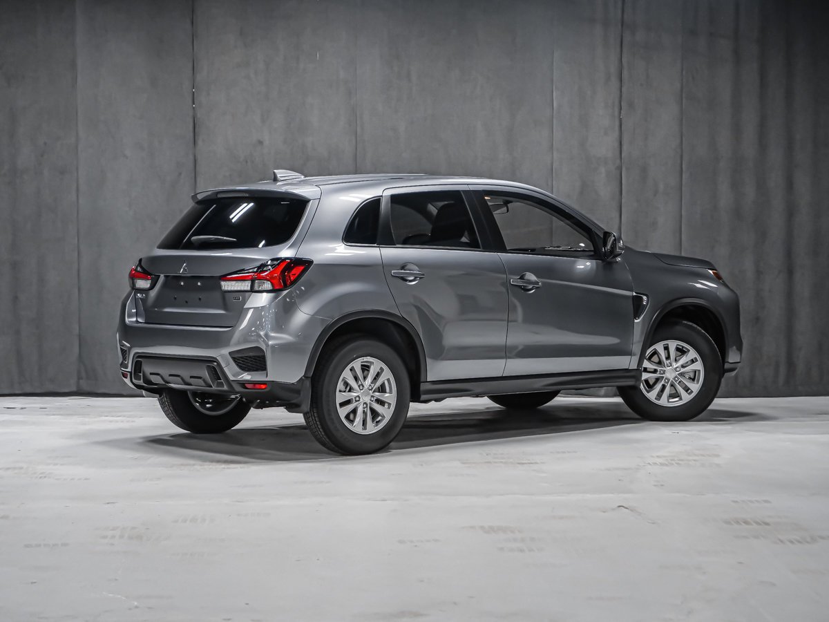 2027 Mitsubishi RVR SE Titanium Grey Montreal - photo #2