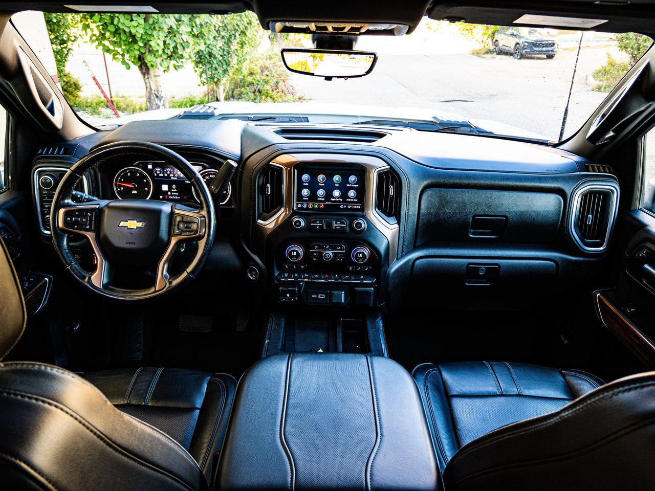 2023 Chevrolet Silverado 3500HD 4WD Crew Cab 159 High Country White Sherwood Park - photo #33