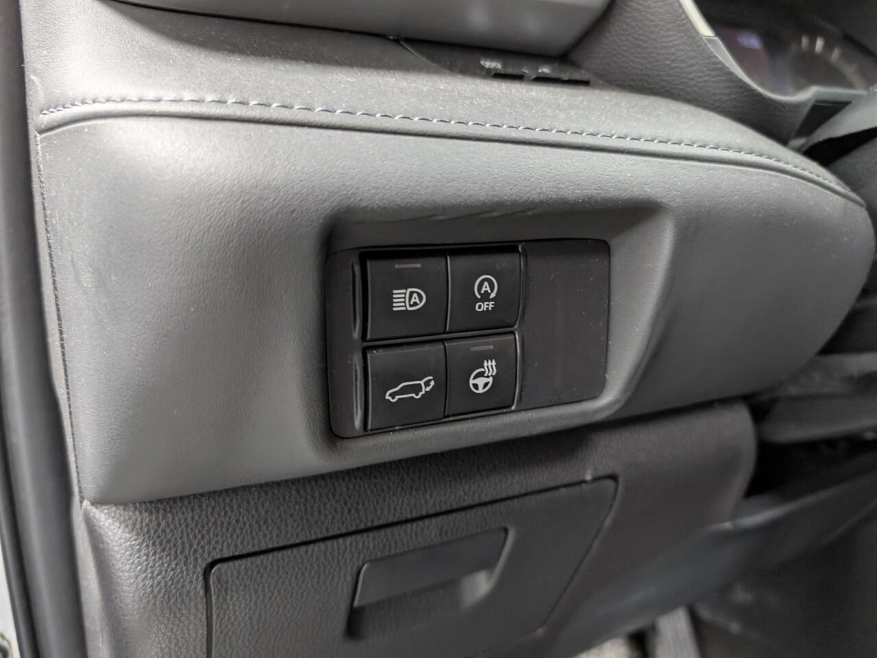 Toyota Highlander XLE/AWD/SIÈGES CHAUFFANTS/VOLANT CHAUFFANT/TOIT OUVRANT/BLUETOOTH/AC BIZONE 2023 Frisson glacé nacré Sherbrooke - photo #11