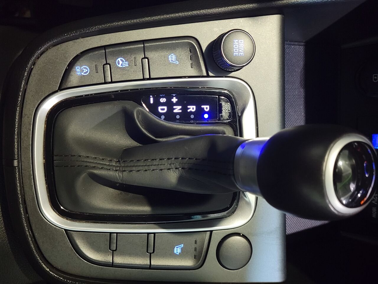 2022 Hyundai Kona White  - photo #26