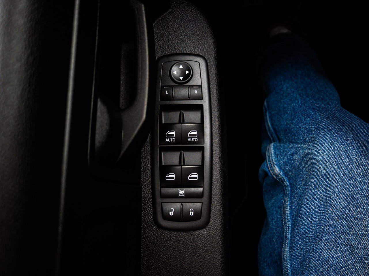 2021 Ram 1500 Classic Express 4x4 Crew Cab 5'7 Box Grey Sherwood Park - photo #16