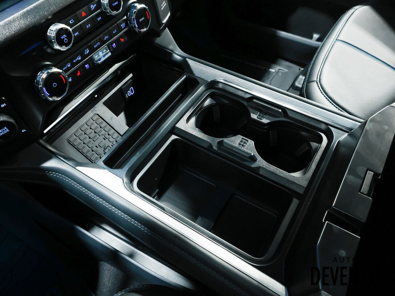 2026 Ford Super Duty F-450 DRW Grey Saint-Eustache - photo #24