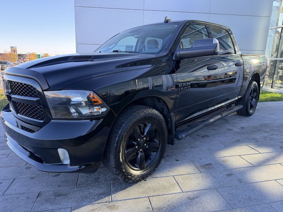 Ram 1500 Classic Express 5.7L ** ÉDITION NUIT ** GROS MIRROIRS ** GROUPE COMMODITÉ ** 5 pi 7 po 2020 Noir