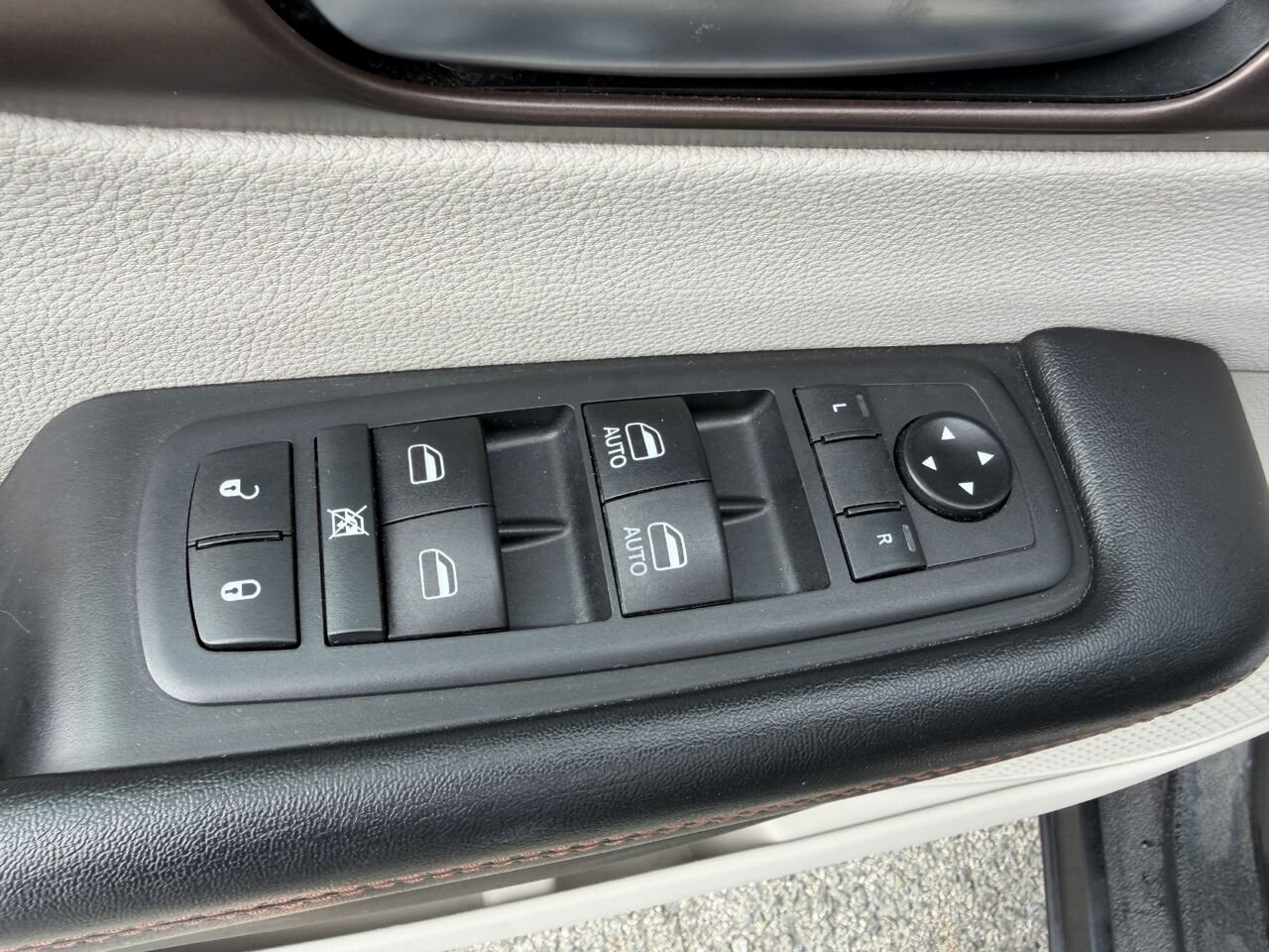 Chrysler Pacifica 2019 Noir Thetford Mines - photo #13