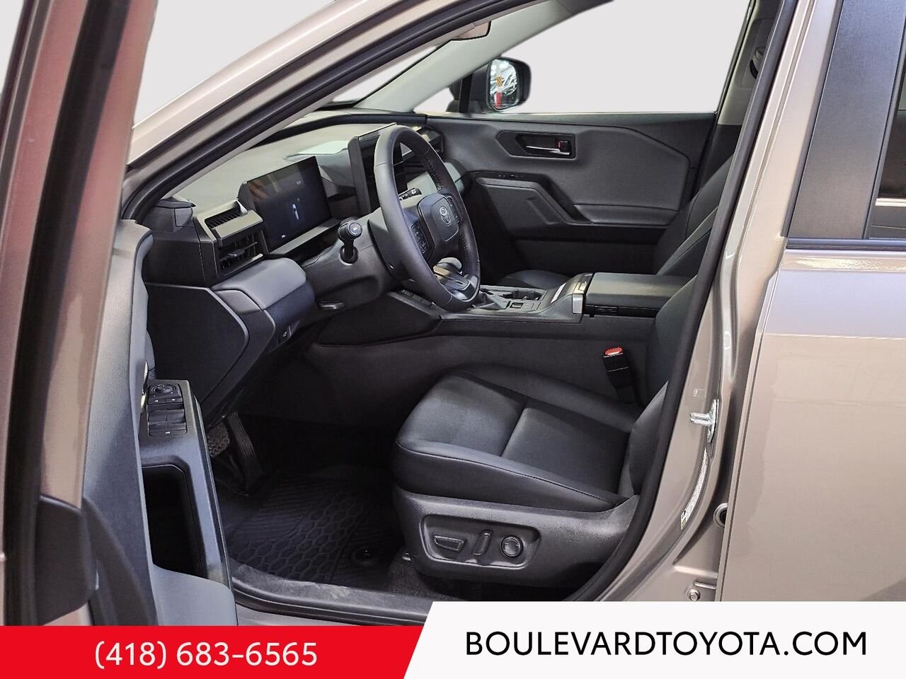 2026 Toyota RAV4 531879-12 | XLE, AWD Brown Québec - photo #8