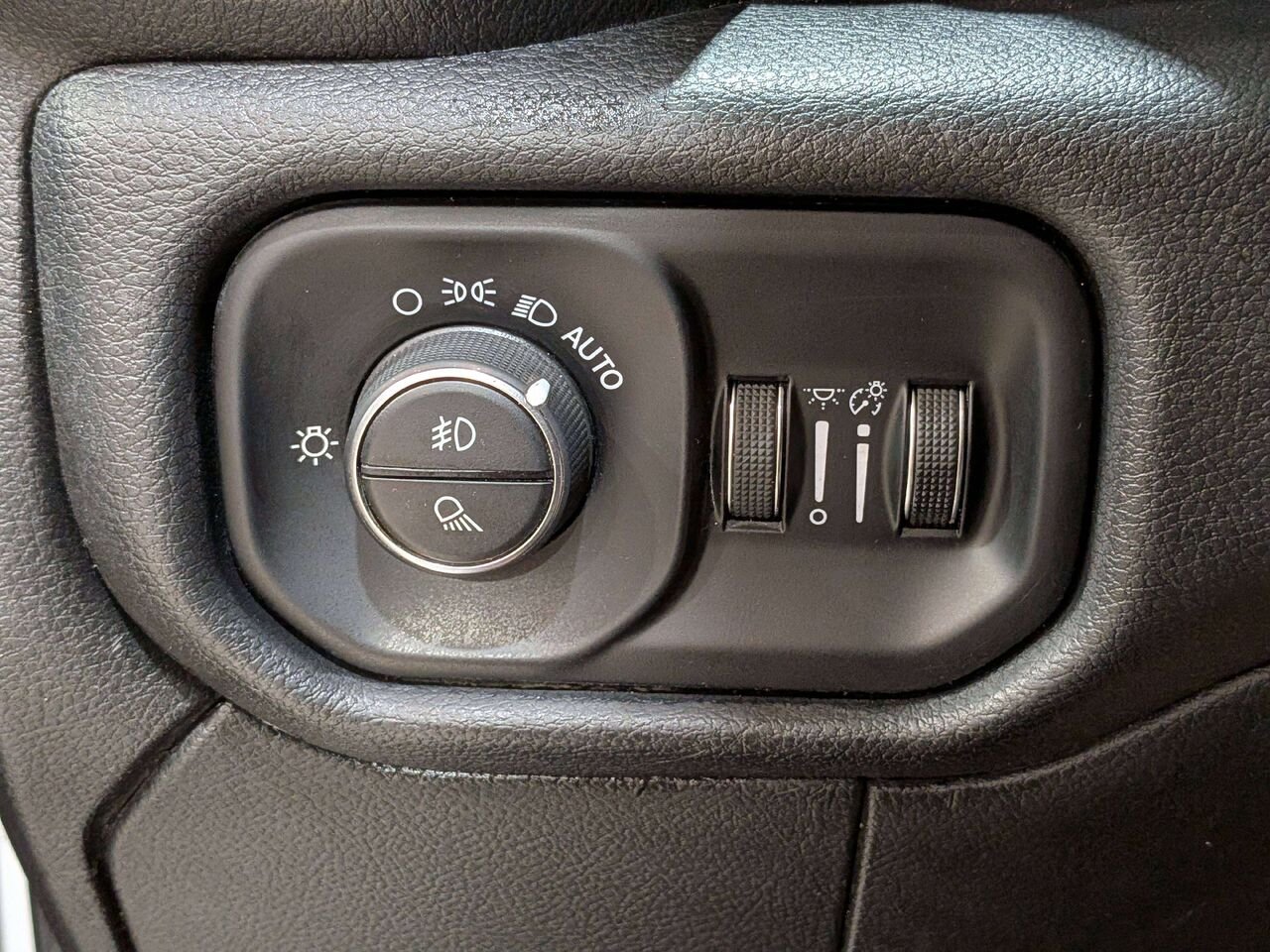 Ram 2500 Tradesman 4x4 Crew Cab 8' Box 2019 Blanc Val-David - photo #26