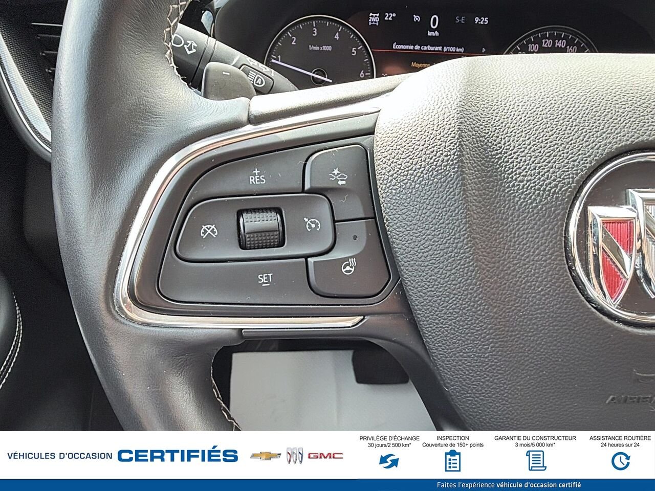 BUICK ENVISION Essence 4 portes TI 2022 Noir Montmagny - photo #11