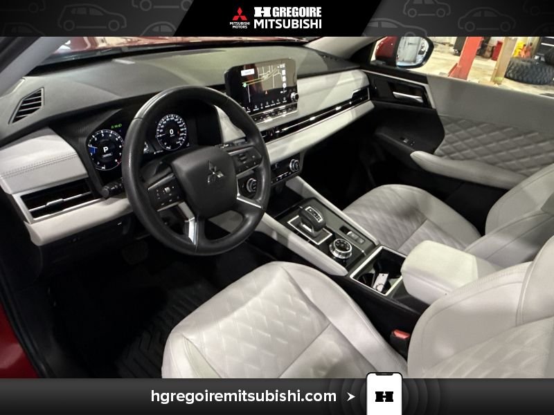 2024 Mitsubishi Outlander Red Laval - photo #17