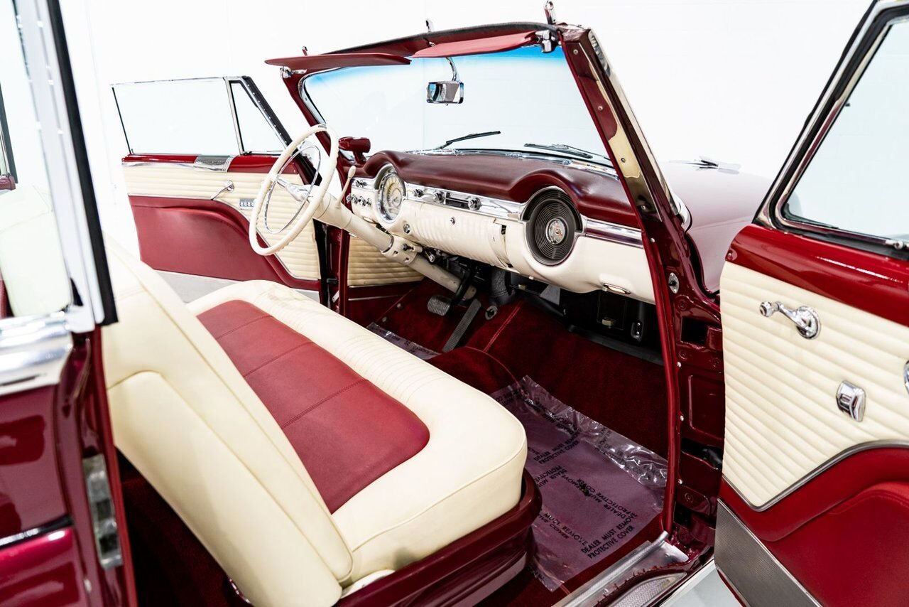 Oldsmobile 98 PRIX EN USD | Convertible Beautifully Presented from complete Restoration 1953 Rouge Montréal - photo #12