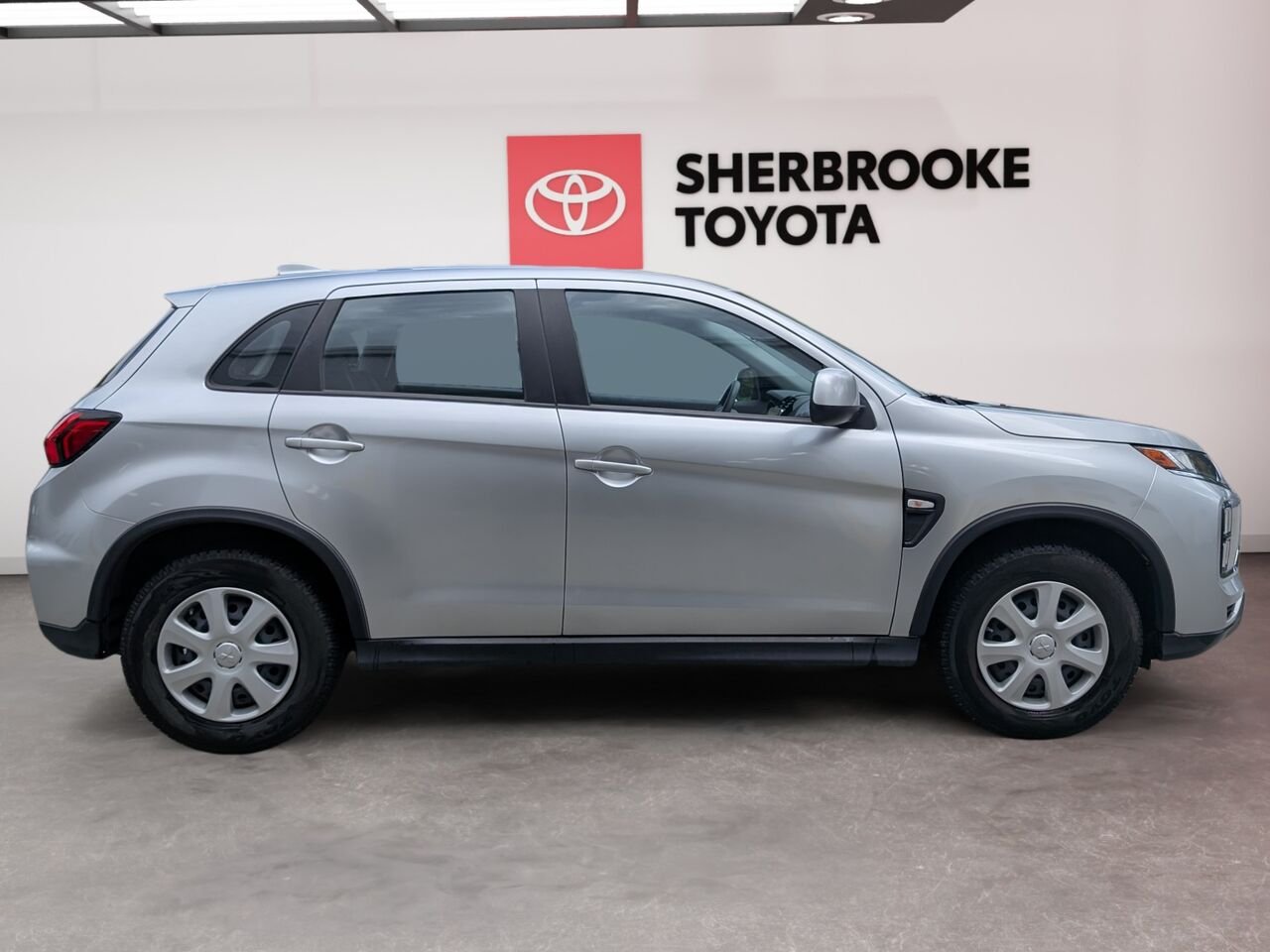 2024 Mitsubishi RVR JA4AHUAU1RU610057 Silver Sherbrooke - photo #2
