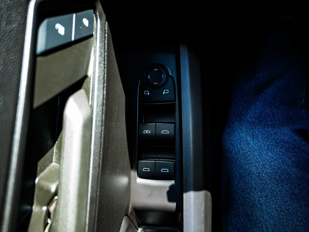 2024 Chevrolet Colorado 4WD Crew Cab Trail Boss White Sherwood Park - photo #17