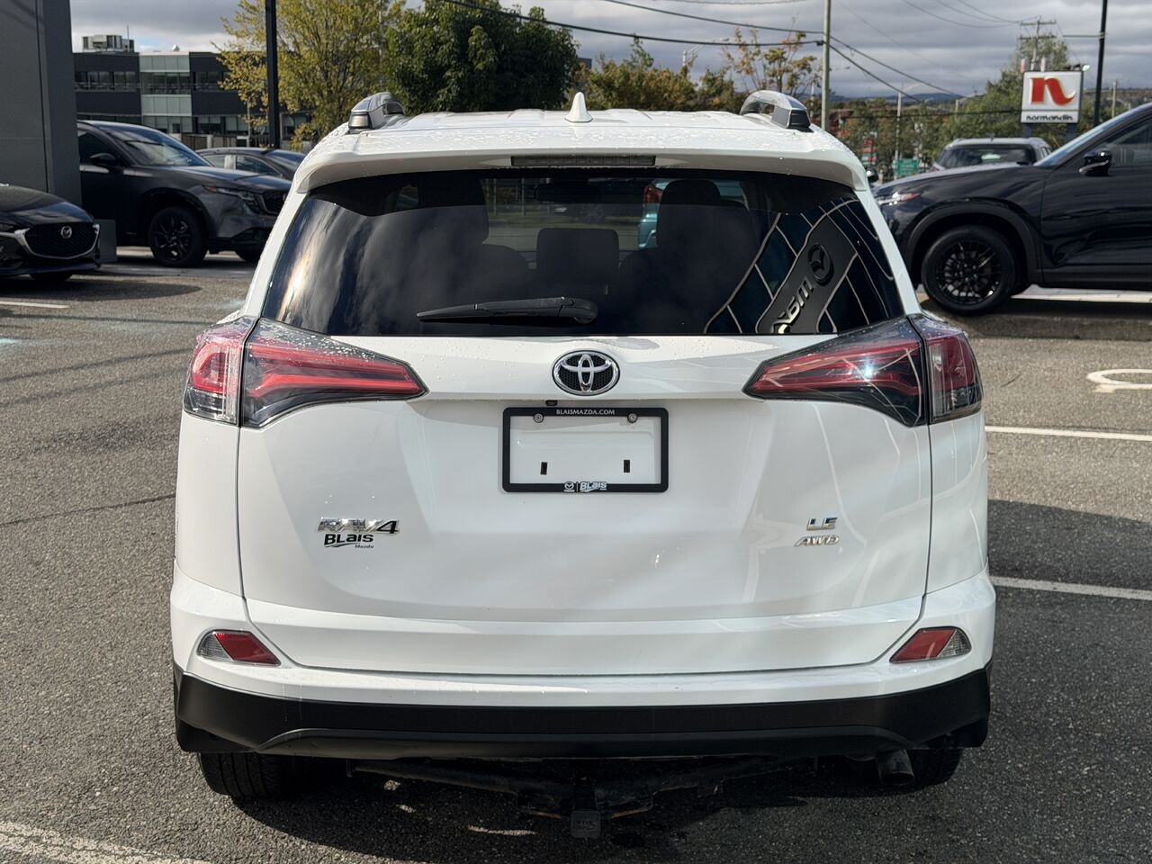 2018 Toyota RAV4 White Ste-Marie - photo #5
