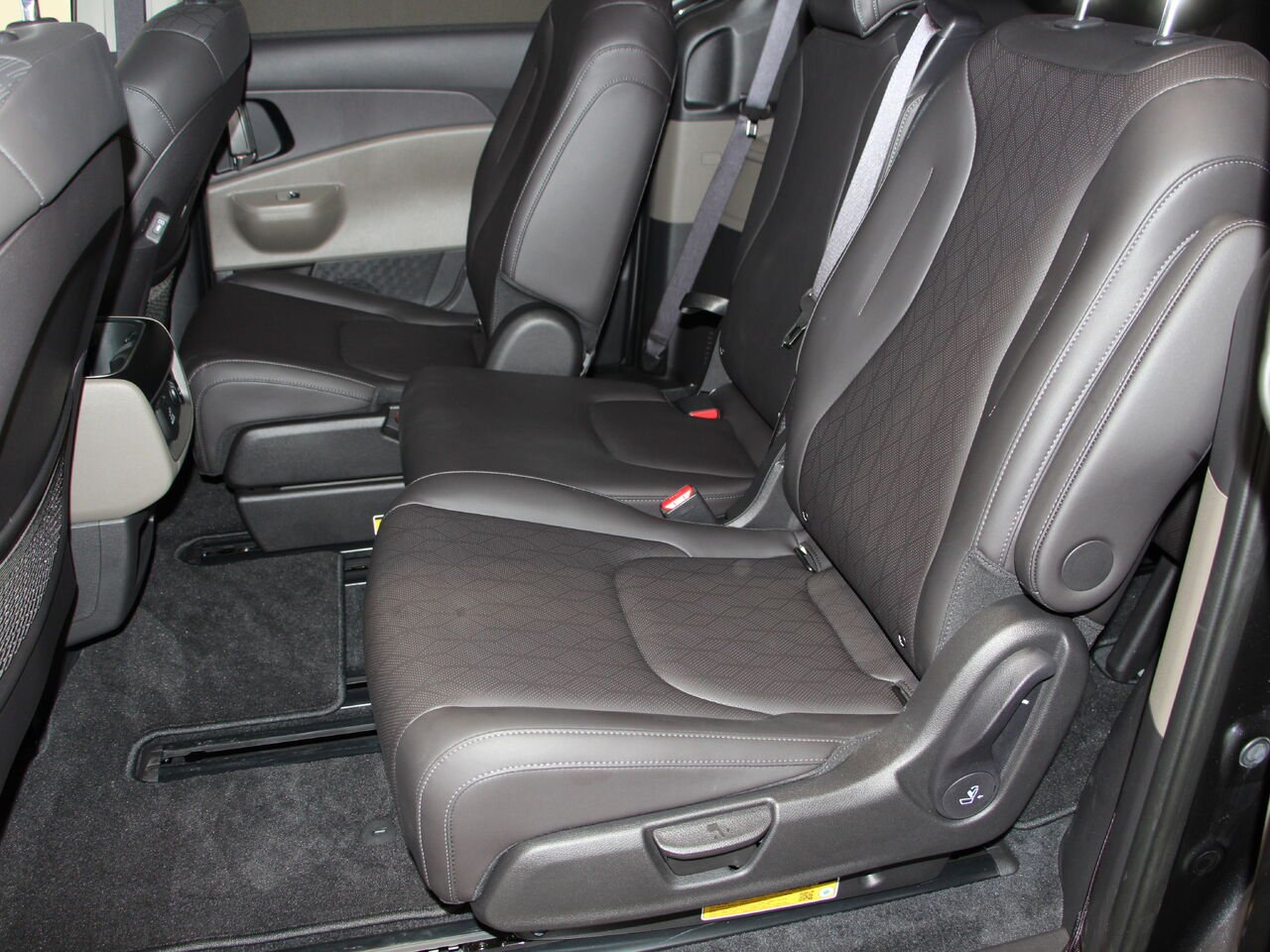 Kia Carnival EX+ TA 2026 Gris Châteauguay - photo #8