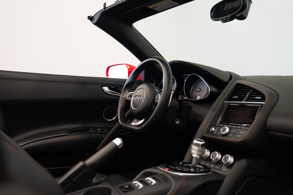 Audi R8 V8 Spyder \ LOW KM 2015 Rouge Kirkland - photo #18