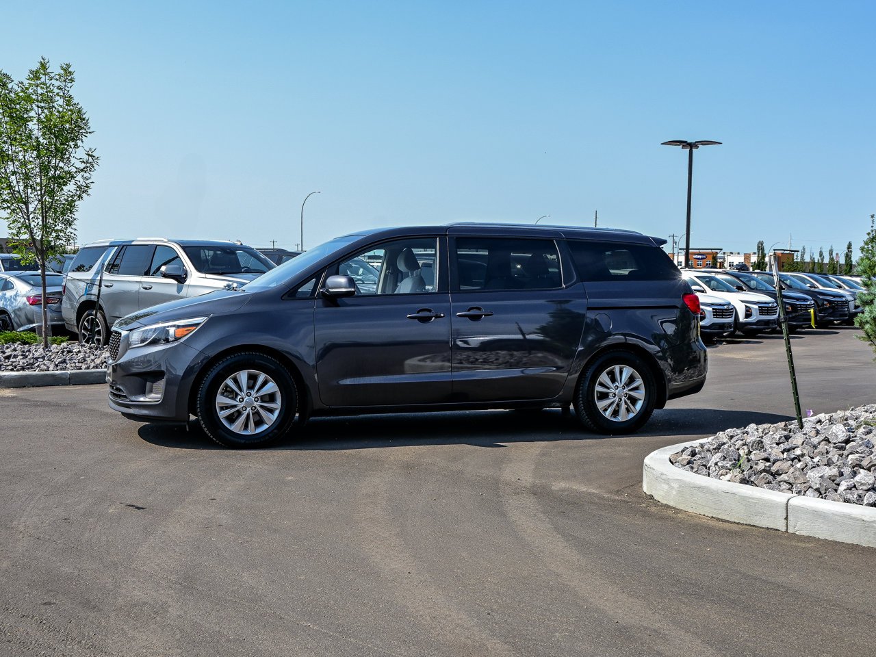 2017 Kia Sedona 4dr Wgn LX Grey Sherwood Park - photo #9