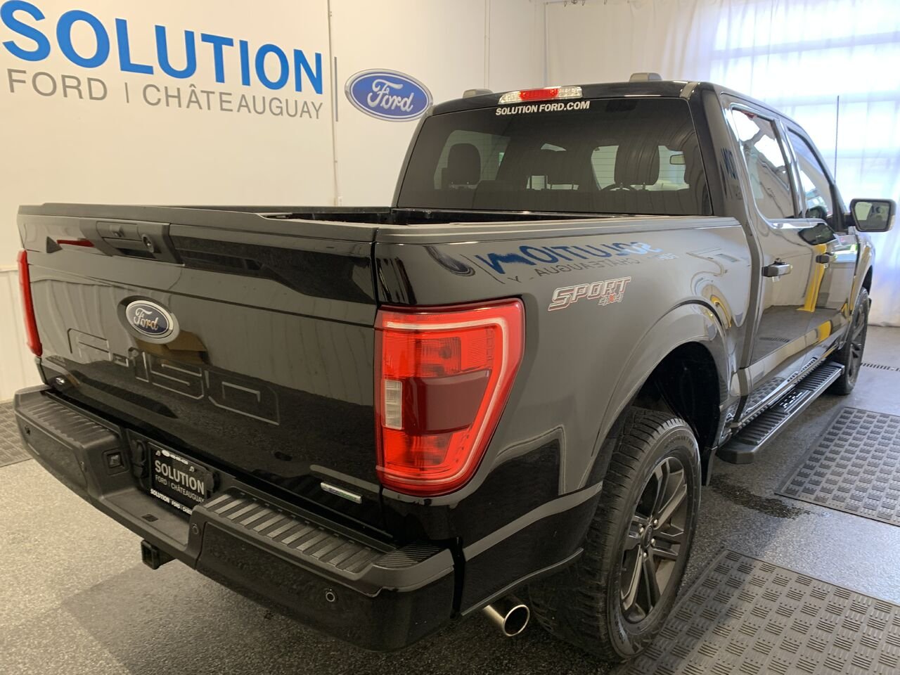 2022 Ford F-150 XLT cabine SuperCrew 4RM caisse de 5,5 pi Black Châteauguay - photo #8