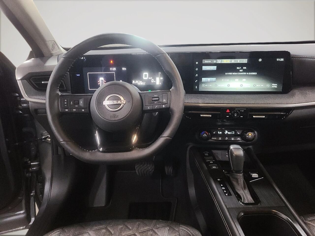 2025 Nissan Kicks SV TRACTION INTEGRALE Grey Québec - photo #16