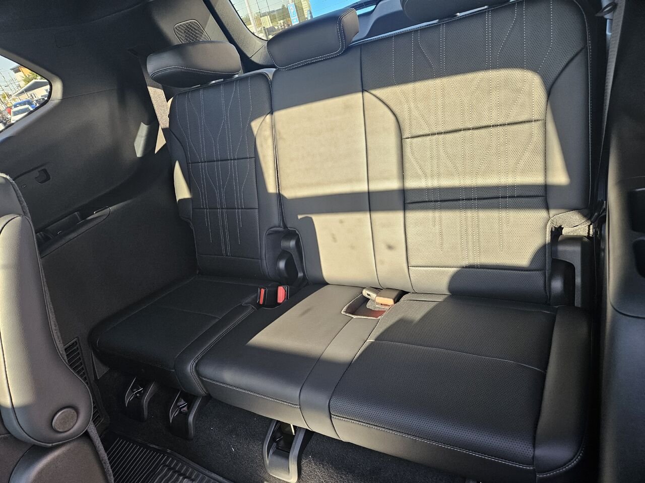 Buick Enclave Avenir 4 portes TI 2027 Blanc irisé triple couche Thetford Mines - photo #16