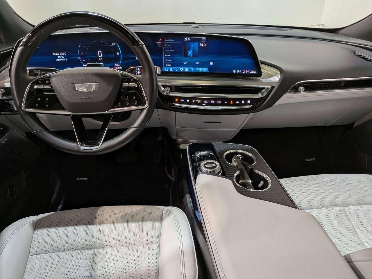 2024 Cadillac LYRIQ 4dr Luxury w/1SD Grey Val-David - photo #33