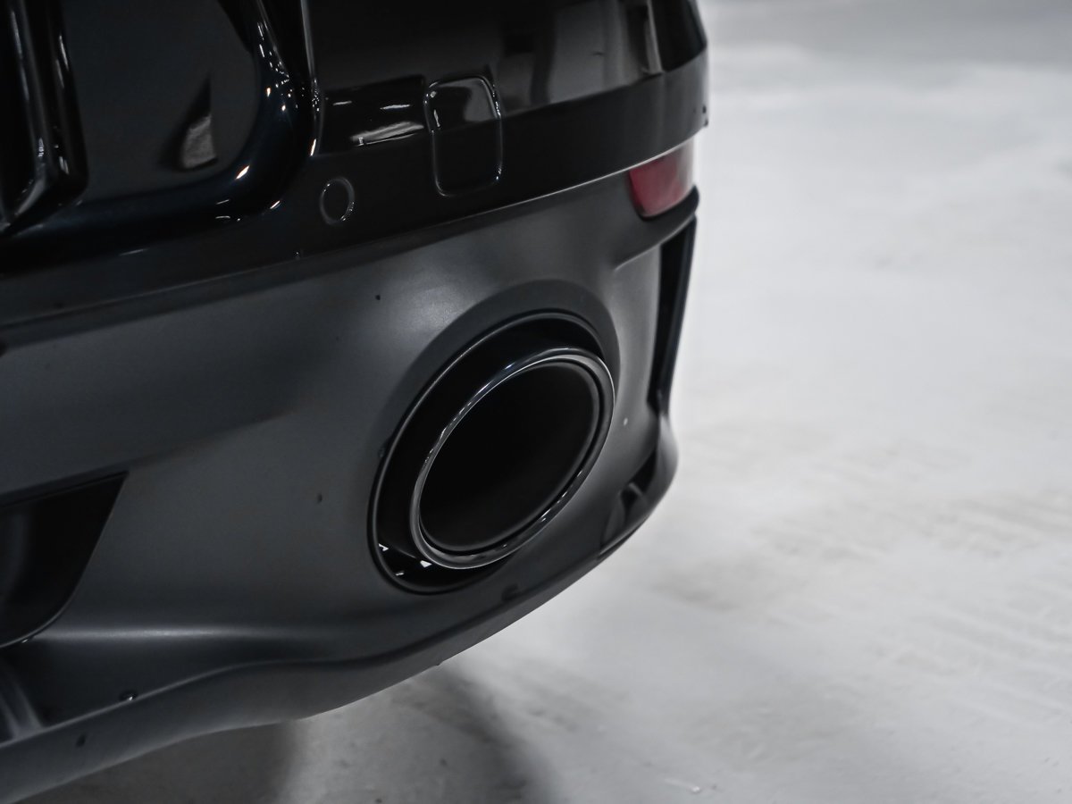 2024 Porsche 911 CARRERA 4 GTS Black Montreal - photo #8