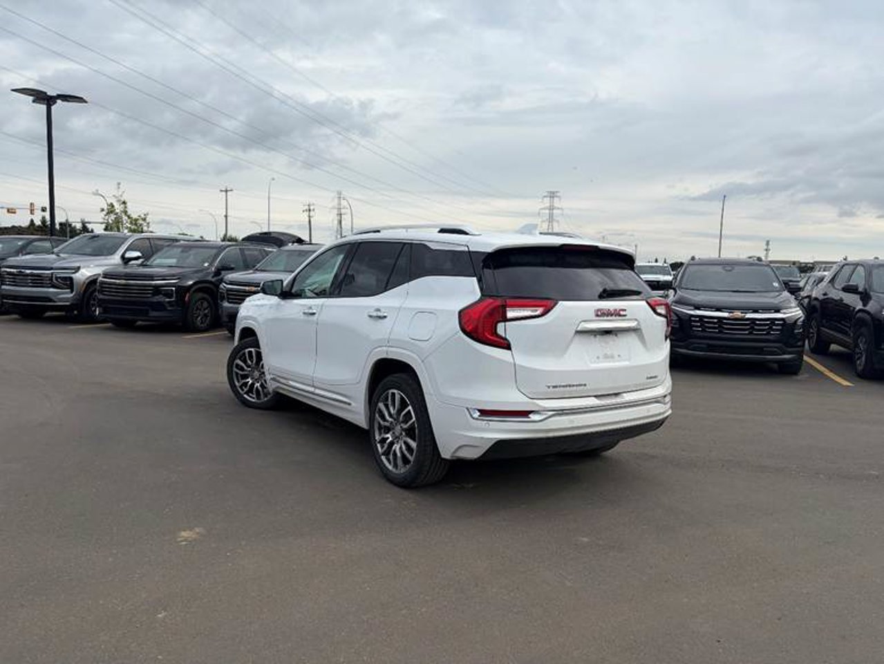 2024 GMC Terrain AWD 4dr Denali White Sherwood Park - photo #3