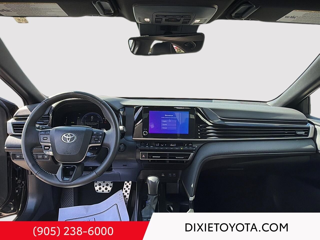 2025 Toyota Camry HYBRID SE UPGRADE AWD / CLEAN CARFAX / HEATED SEATS / MOONROOF / CARPLAY AND ANDROID AUTO Black Mississauga - photo #17