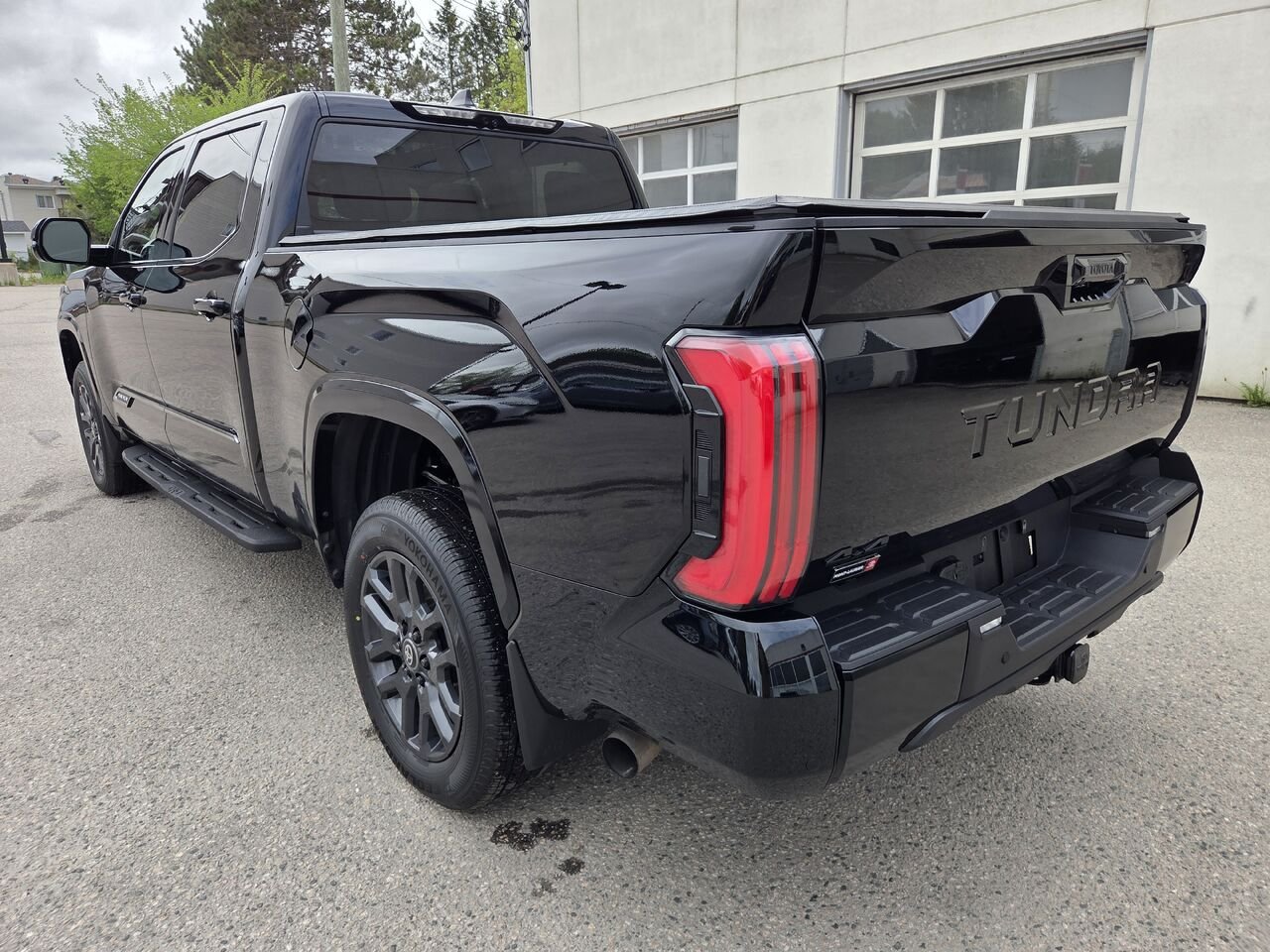 Toyota TUNDRA PLATINUM 2026 Noir Mont-Laurier - photo #6